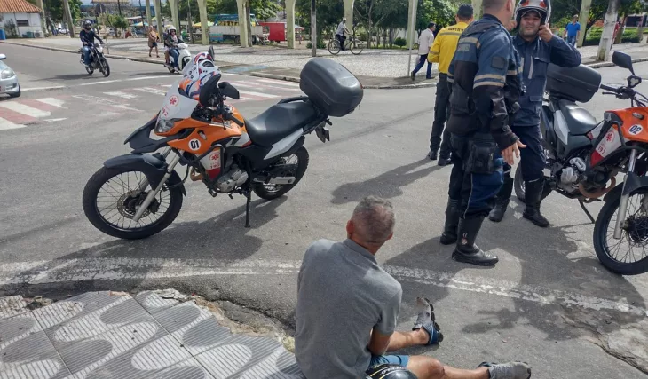 Colisão entre carro e moto deixa um homem ferido, em Arapiraca