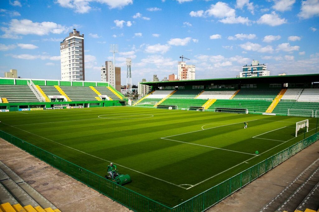 Na Arena Condá, CRB encara Chapecoense e espera encostar no G-4 da Série B