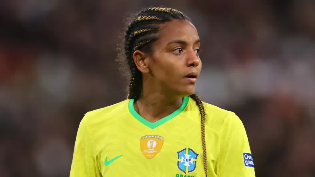 Família da alagoana Geyse monta telão em Maragogi para acompanhar Seleção Brasileira na Copa Feminina