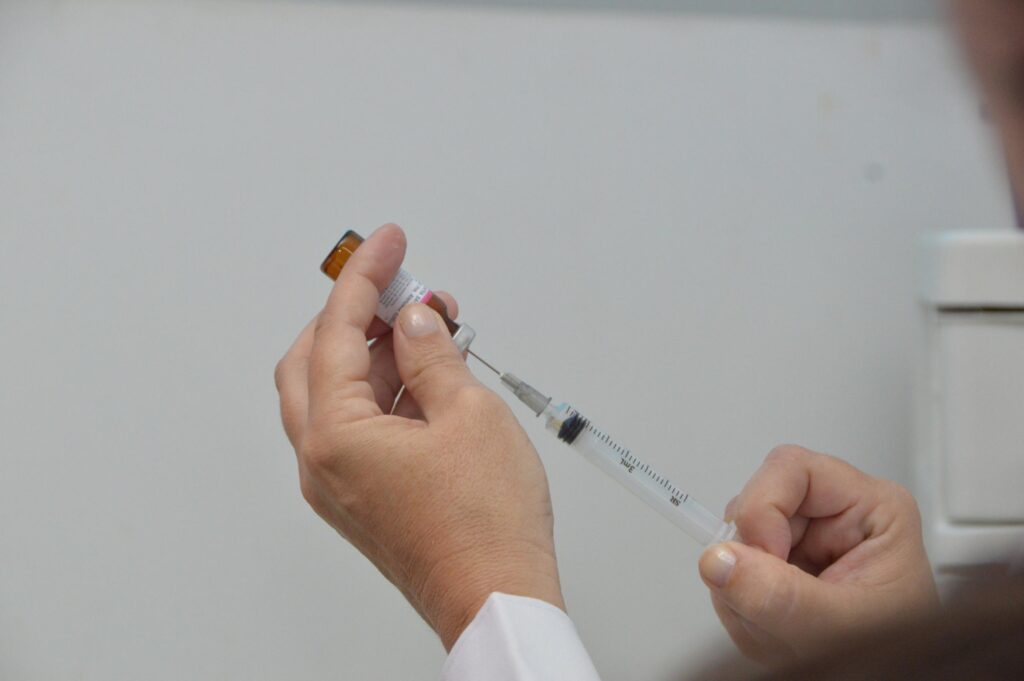 Sesau orienta pais sobre a importância de vacinar os filhos com a BCG para protegê-los contra a tuberculose