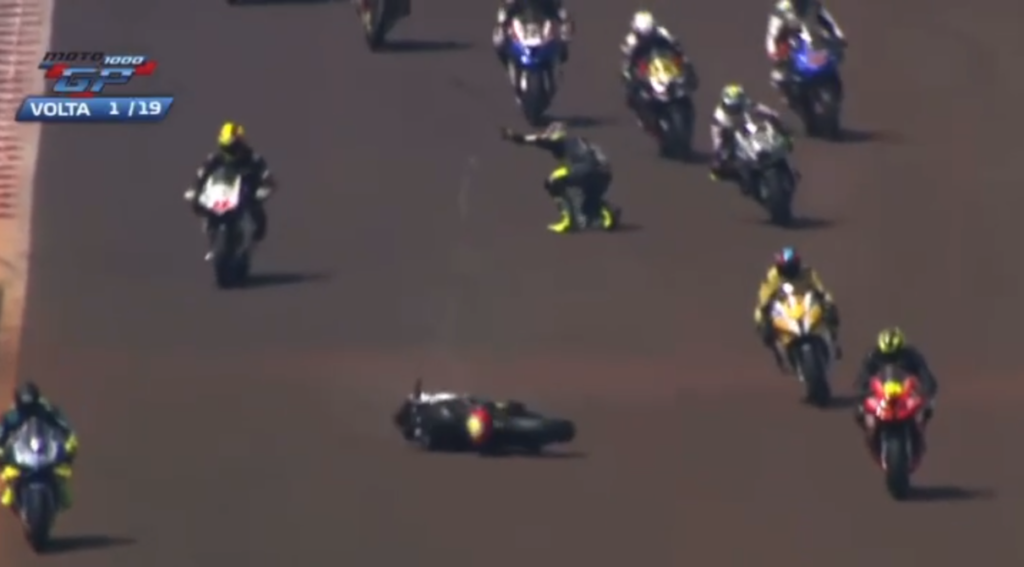 [Vídeo] Pilotos de Moto 1000 GP morrem após acidente durante corrida, no Paraná