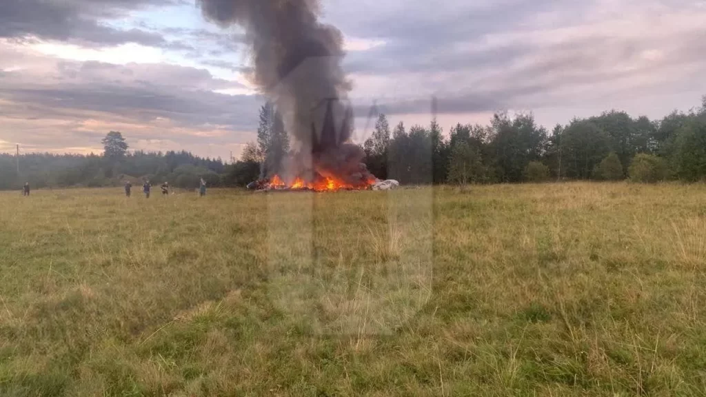 Queda de avião na Rússia deixa 10 mortos; Avião é de fabricação brasileira e entre os mortos está desafeto de Putin