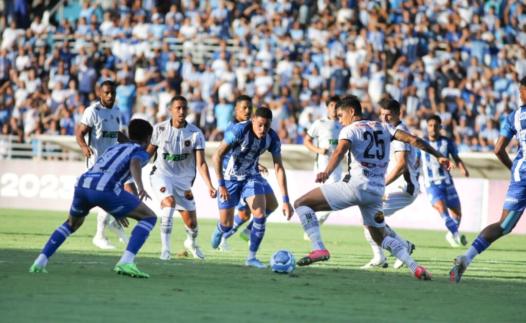 CSA empata com o Botafogo-PB por 1 a 1 no Rei Pelé; time paraibano ficou com um jogador a menos no 1º tempo