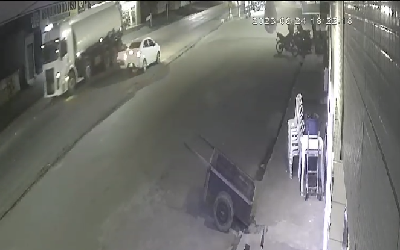 [Vídeo] Dois jovens ficam feridos após colisão entre moto e caminhão em Estrela de Alagoas