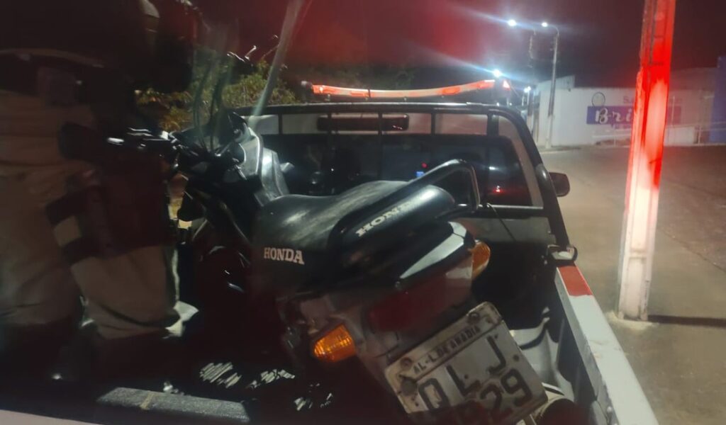 [Vídeo] Condutor de moto é preso em Arapiraca ao tentar subornar PMs com R$ 40
