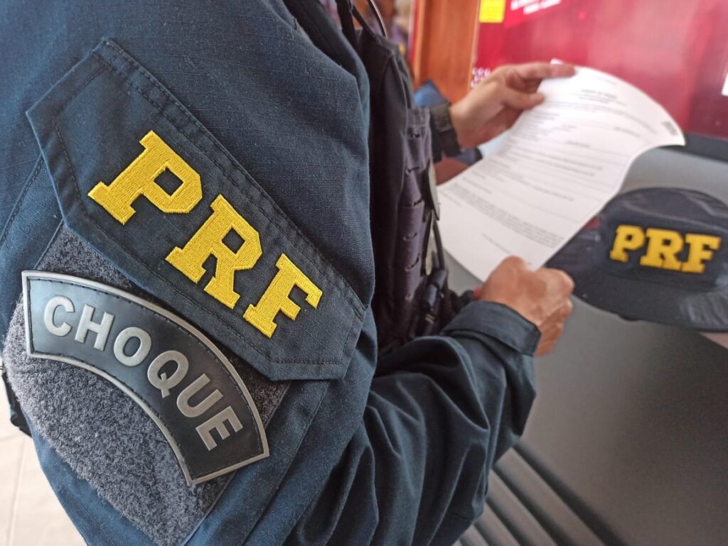 PRF prende foragido da Justiça de São Paulo, em São Sebastião