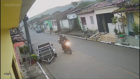 [Vídeo] Motociclista que deu cobertura para ex tentar matar mulher em Maribondo é preso pela Polícia Civil