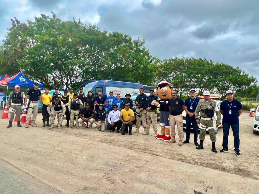 PRF orienta motoristas sobre a importância dos cuidados com a saúde, em Marechal Deodoro
