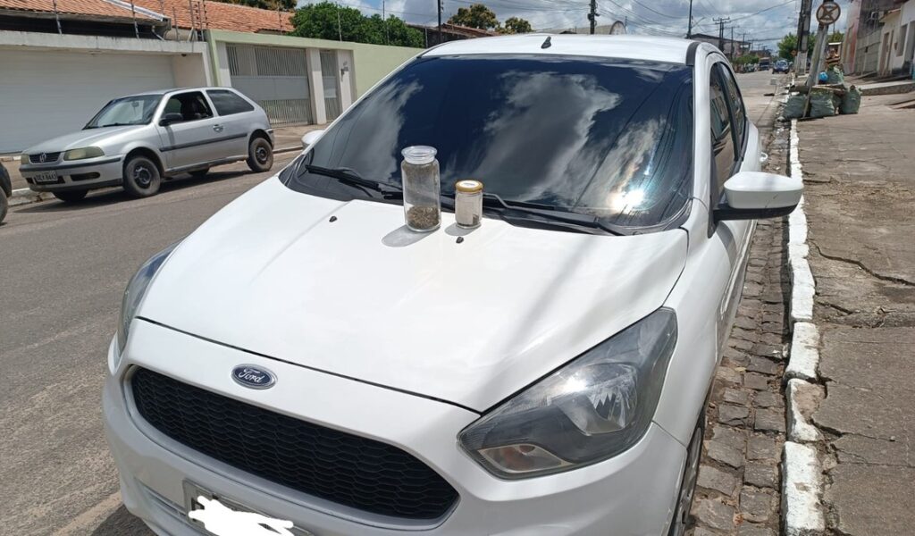 Jovem é flagrado com drogas e desacata membro da Polícia Militar, em Arapiraca