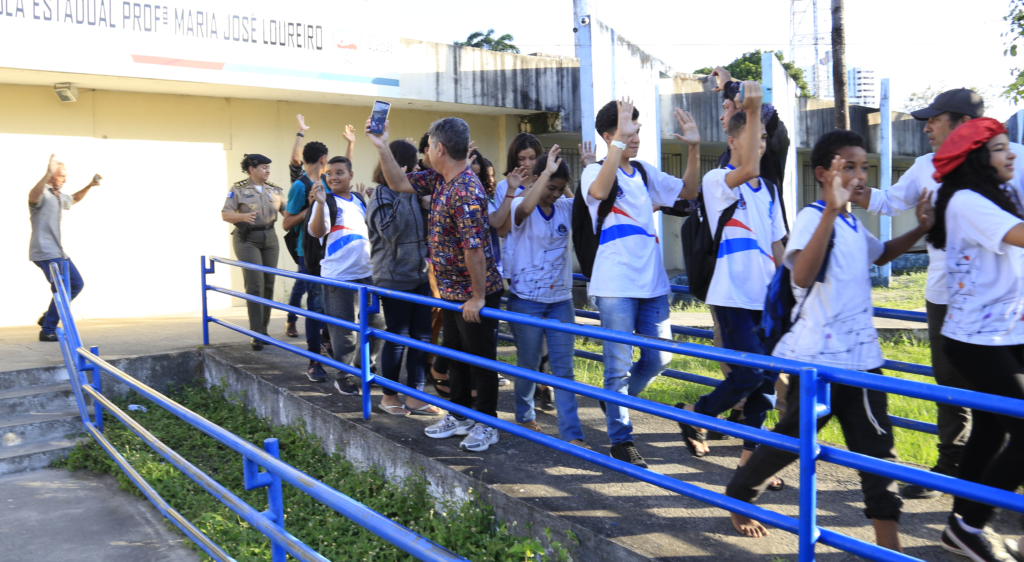 Palestras e simulação de ataque orientam estudantes e professores da rede estadual; Próxima ação será em Palmeira dos Índios