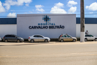 Carla Daniela, vítima de acidente na Serra das Espias, aguarda cirurgia em hospital de Coruripe