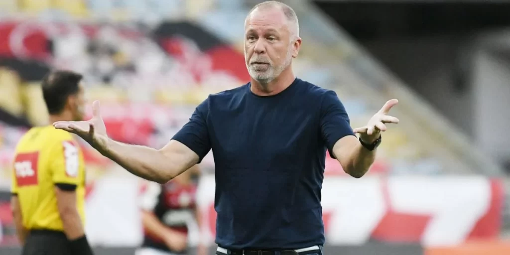 Mano Menezes está negociando e pode ser anunciado pelo Corinthians nesta quinta-feira