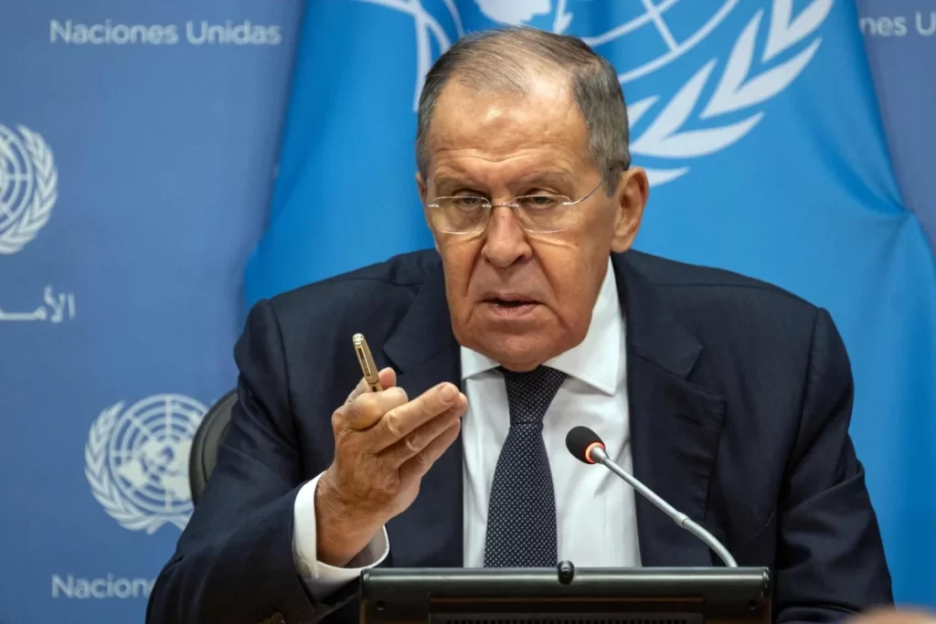 Ministro da Rússia diz que os Estados Unidos estão em guerra direta com Moscou