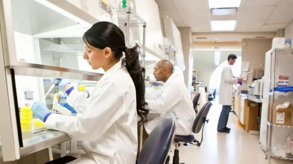 Aumento significativo nos diagnósticos de câncer em pessoas com menos de 50 anos preocupa cientistas