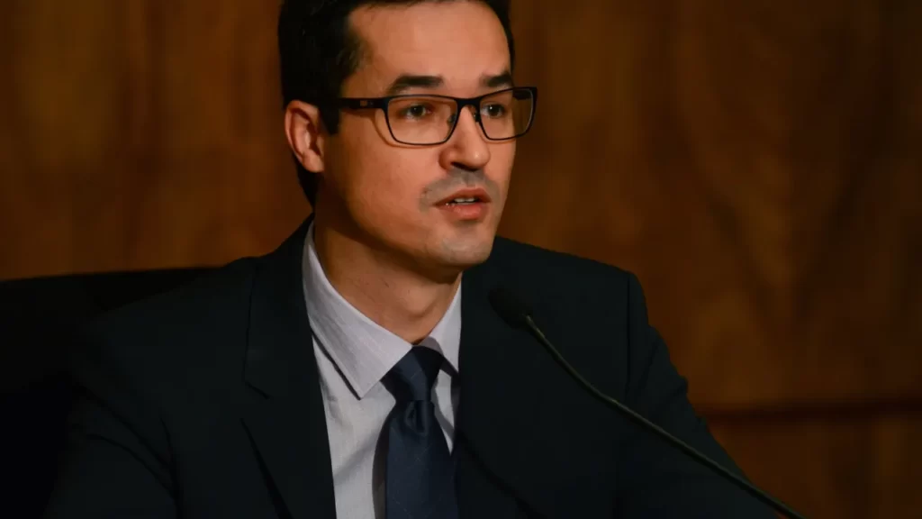 Dallagnol usa término de namoro de Luísa Sonza para criticar Toffoli.