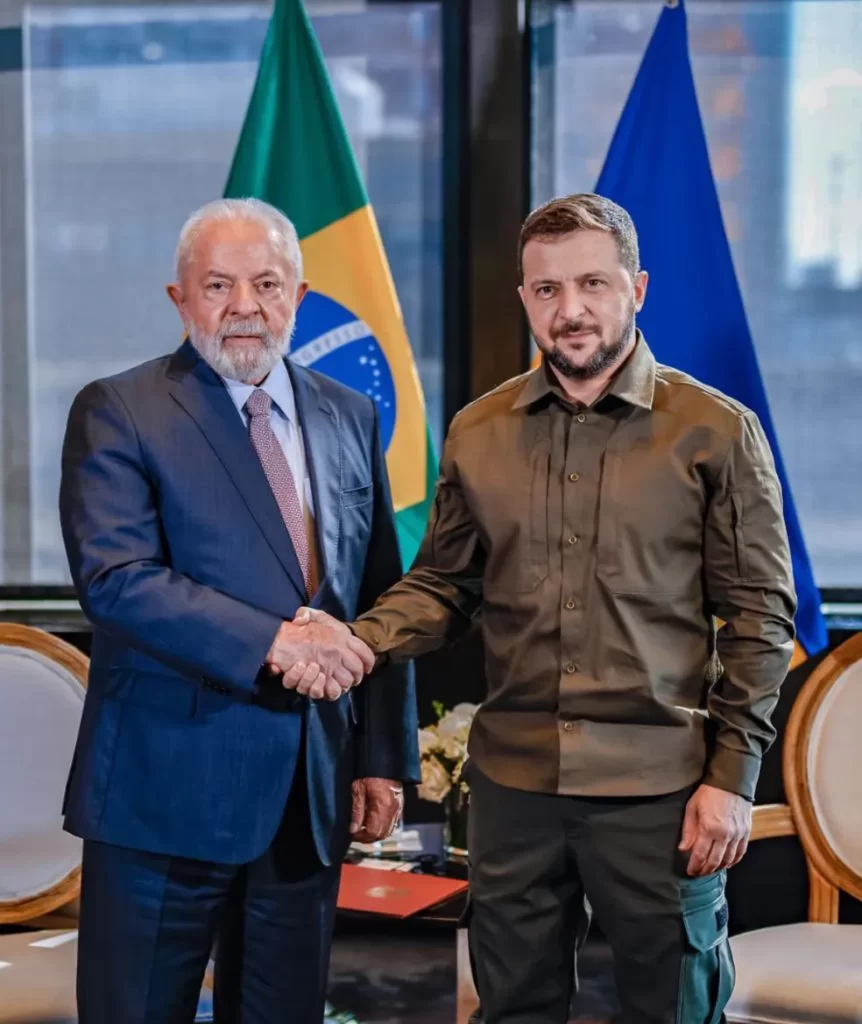 Lula diz que, na conversa com Zelensky, abordou a importância da paz e a manutenção do diálogo entre os países