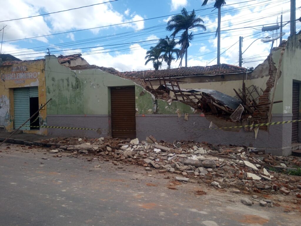 [Áudio e vídeo] Secretário da Defesa Civil concede entrevista à Rádio Sampaio e fala sobre bar que desabou, em Palmeira dos Índios
