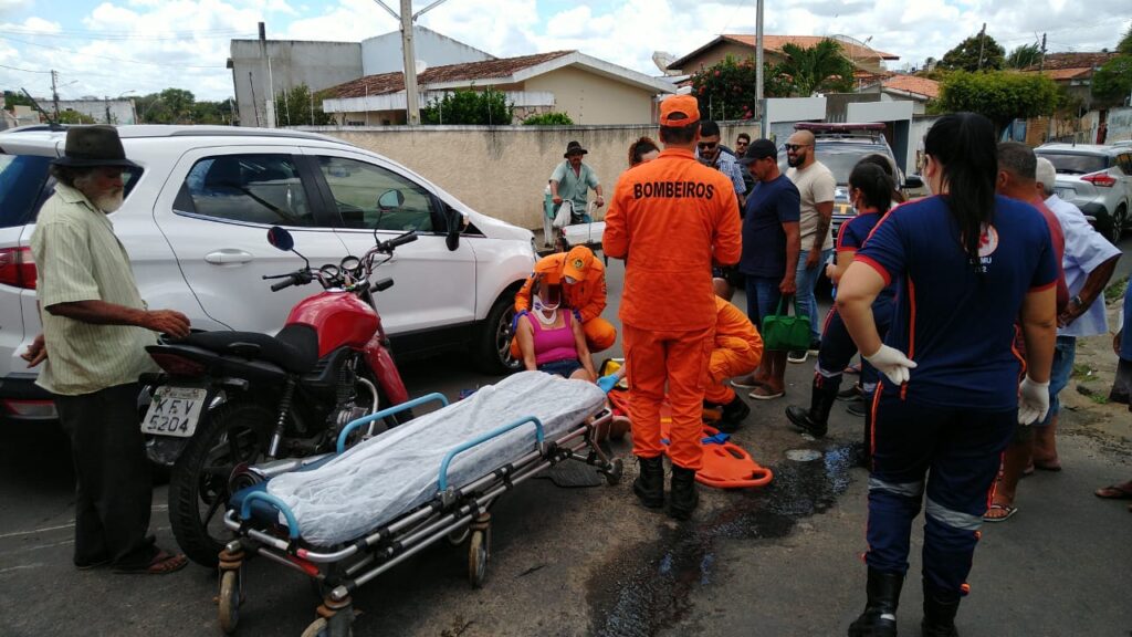 [Vídeo] Colisão entre carro e moto deixa duas mulheres feridas em Palmeira dos Índios