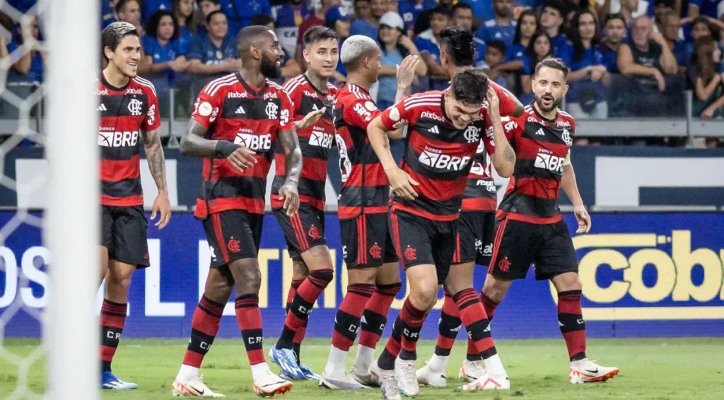 Na estreia de Tite, Flamengo vence e deixa Cruzeiro à beira do Z4