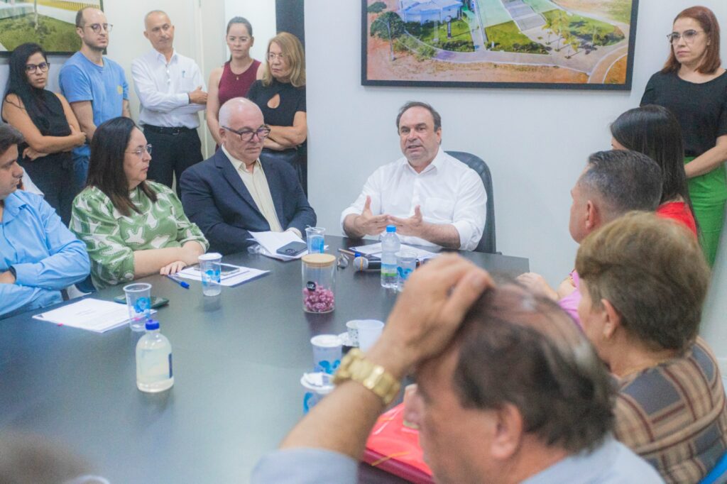 Prefeito Luciano dá posse aos novos secretários de Planejamento, Esportes e da Mulher e Direitos Humanos