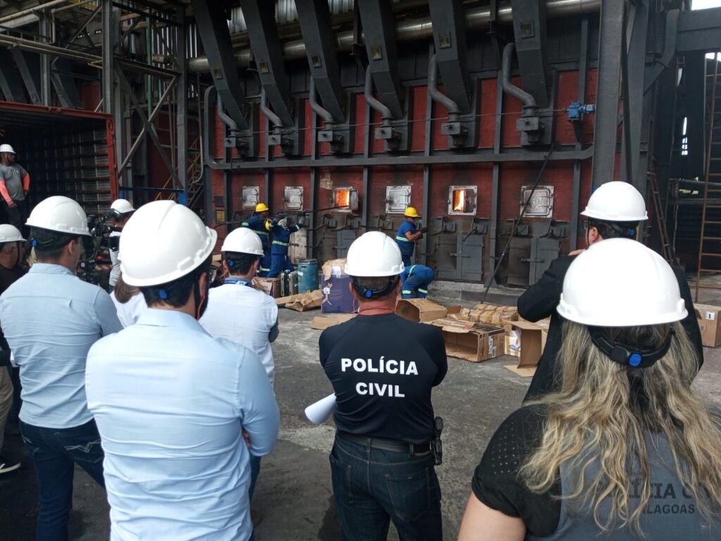 Polícia Civil queima quantidade de drogas avaliada em R$ 8 milhões