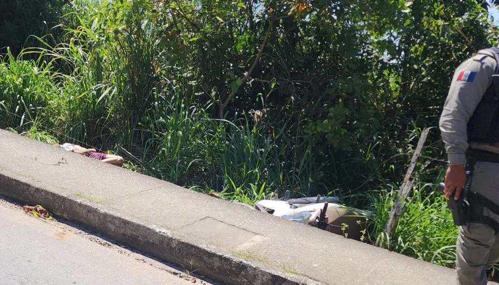 Baleado, homem morre após colidir com cerca de arame enquanto fugia de criminosos, em São Miguel dos Campos