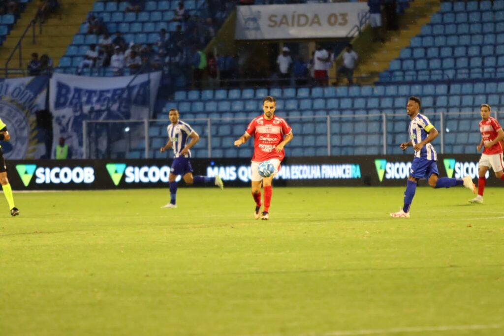 Série B: Avaí e CRB ficam no empate por 1 a 1 na Ressacada, em Florianópolis