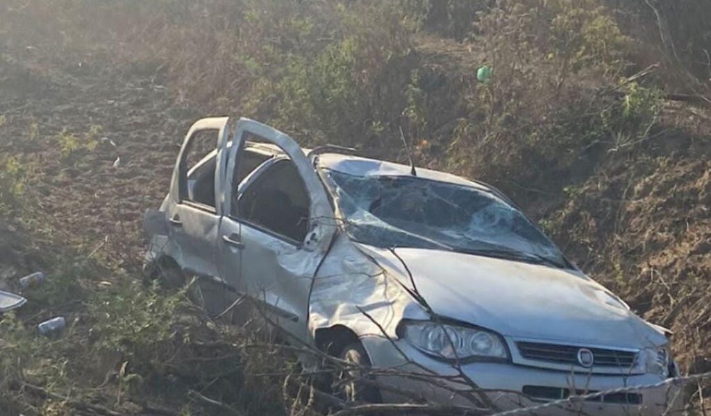 Capotamento deixa dois feridos em Craíbas; dentista é uma das vítimas