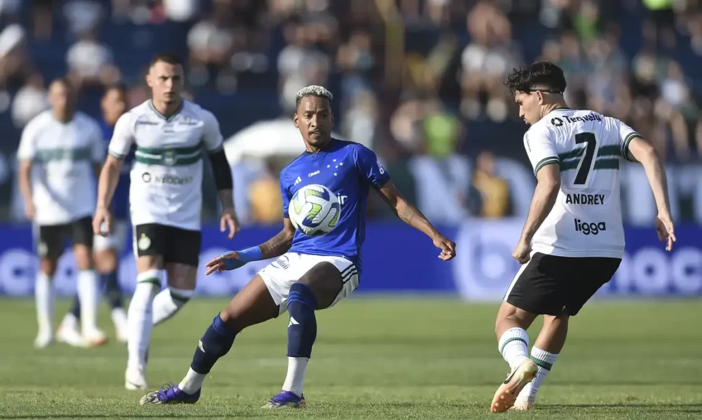 STJD libera volta de torcidas do Coritiba e Cruzeiro aos estádios com restrições às organizadas