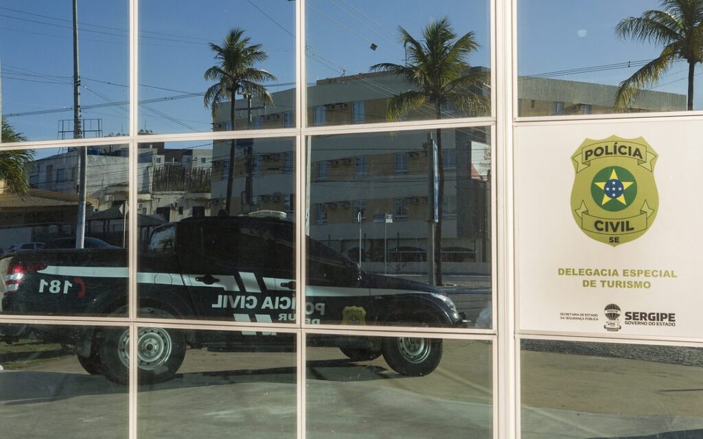 Mulheres trans são presas em Delmiro Gouveia por extorsão e roubo a clientes; eram foragidas de Aracaju
