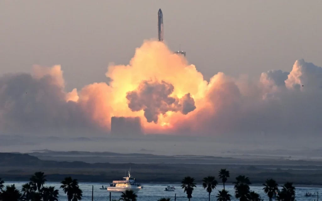 Foguete da SpaceX, de Elon Musk, explode logo após o lançamento