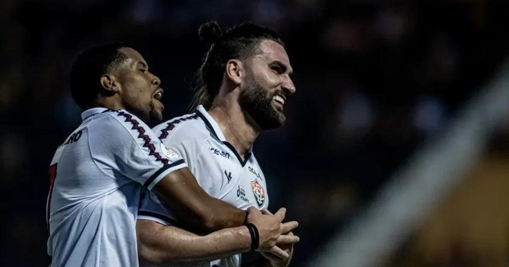 Welder e Léo Gamalho marcam, Vitória(BA) vence Novorizontino de virada e confirma acesso à Série A