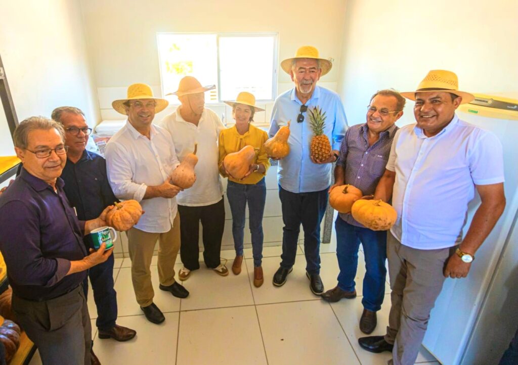 Agricultores de Arapiraca ganham Espaço Sabores, Selo municipal e Kits de irrigação