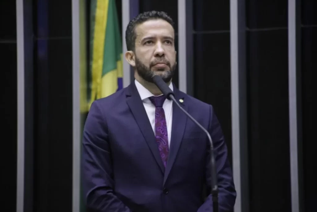 PL vai pedir cassação de Janones após áudio vazado sobre suposta rachadinha