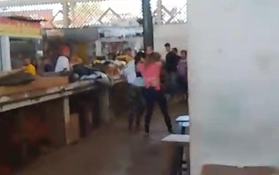 [Vídeo] Mulheres trocam socos e puxões de cabelo no Mercado Público de Arapiraca