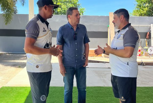 Vanderlei Luxemburgo visita CT do ASA e conversa com dirigentes, comissão técnica e jogadores