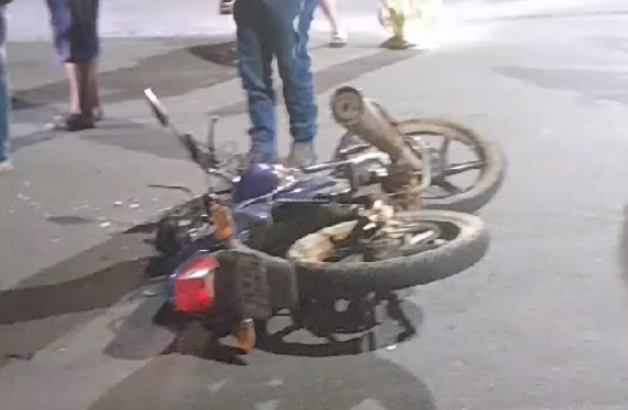 [Vídeo] Colisão entre moto e caminhonete deixa uma pessoa ferida, em Igaci