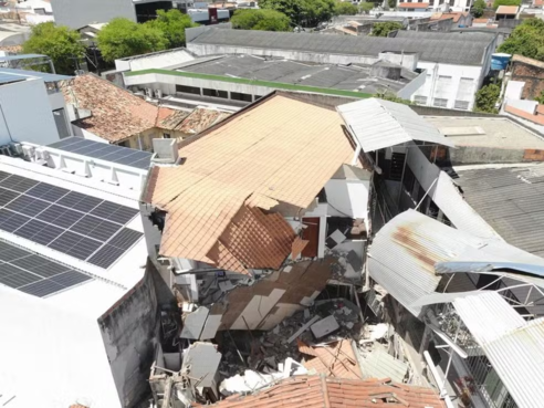 Desabamento de imóvel causa a morte de três pessoas e deixa 14 feridas, em Aracaju (SE)
