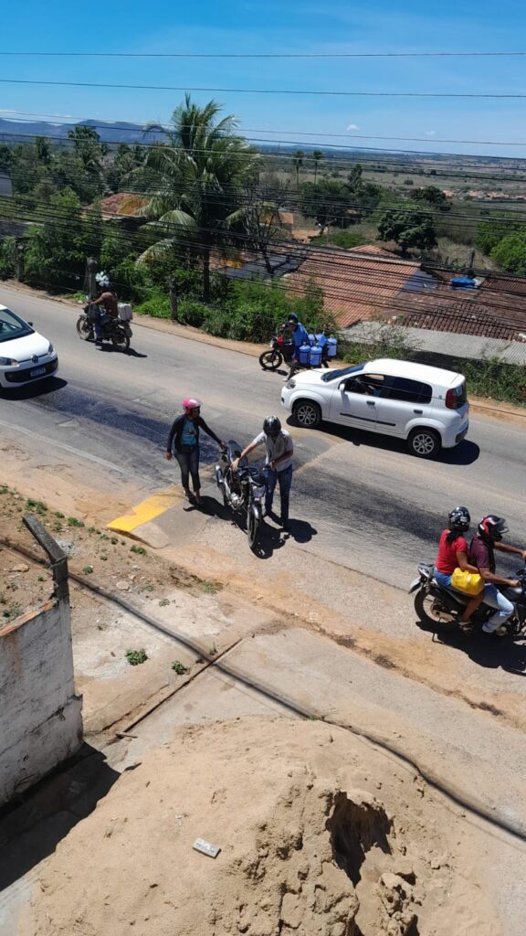 Avenida de Palmeira dos Índios é atingida por vazamento de óleo