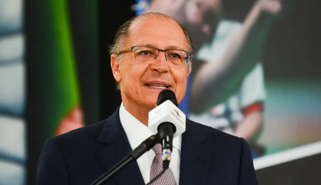 Alckmin atribui dificuldades do governo no Congresso a excesso de partidos