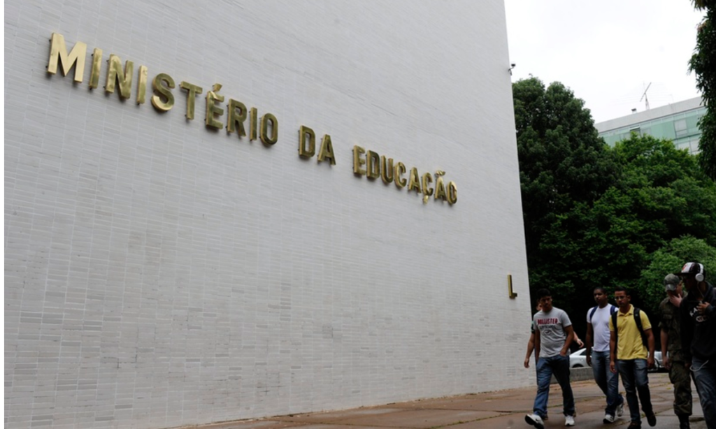 MEC suspende autorização para novos cursos a distância em 17 áreas; confira a lista