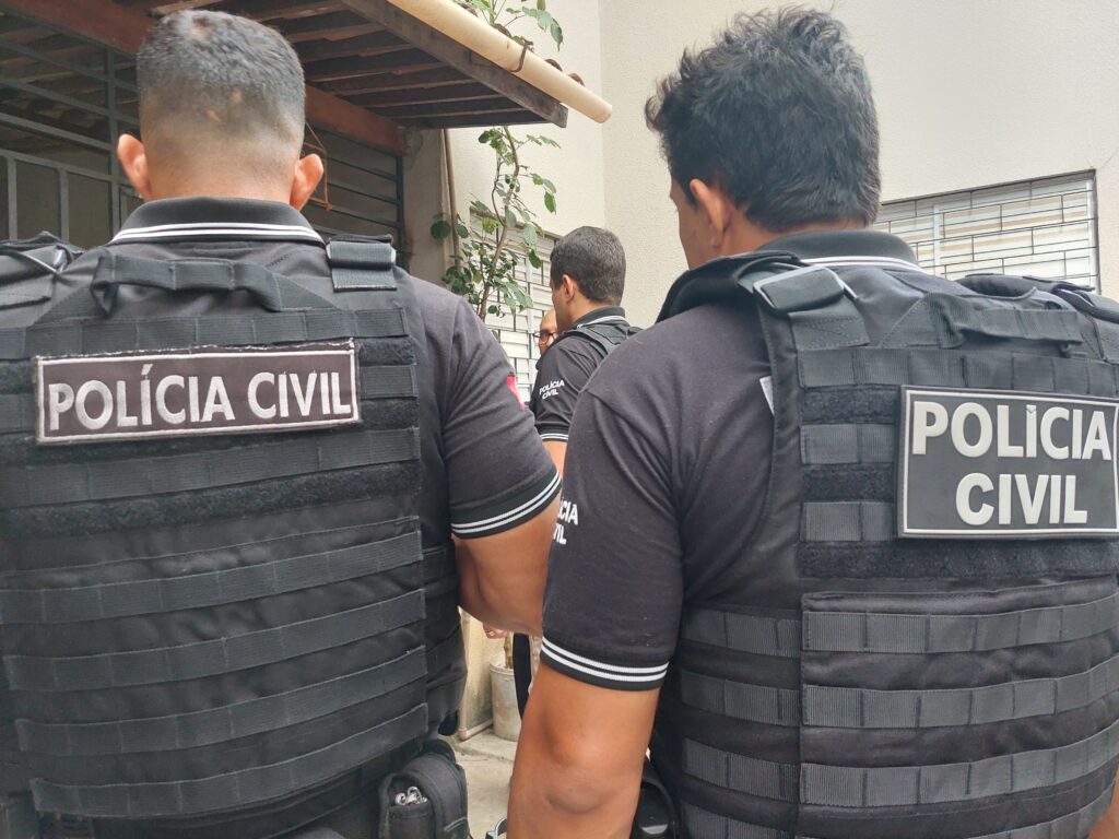 [Vídeo] Polícia Civil deflagra operação para prender acusados por diversos crimes, em Maceió e Arapiraca