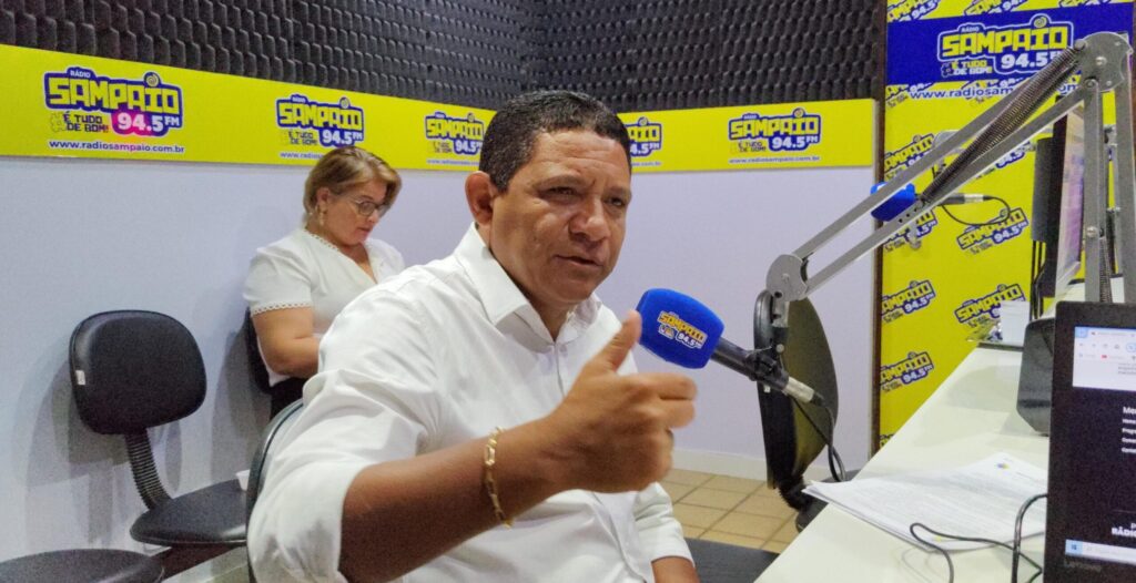 Na Rádio Sampaio, prefeito Júlio Cezar faz balanço sobre seu mandato em 2023