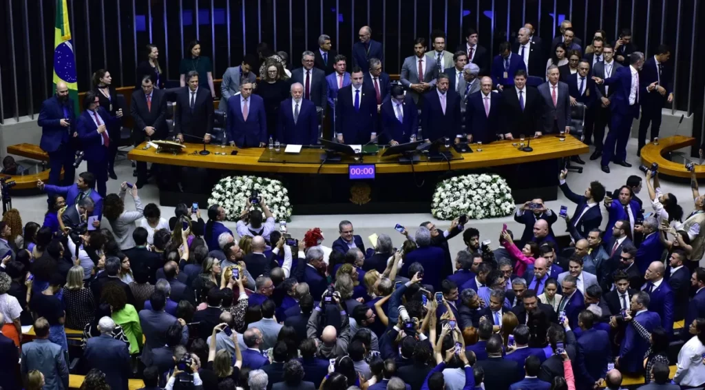 Parlamentares reagem a corte de Lula em emendas de comissão e articulam derrubar veto