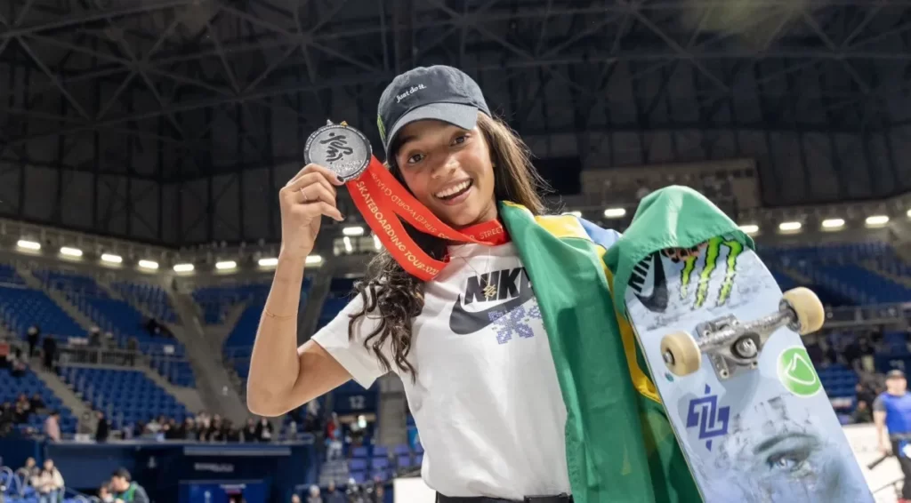 Brasileira ganha medalha de prata no Mundial de Skate Street, em Tóquio