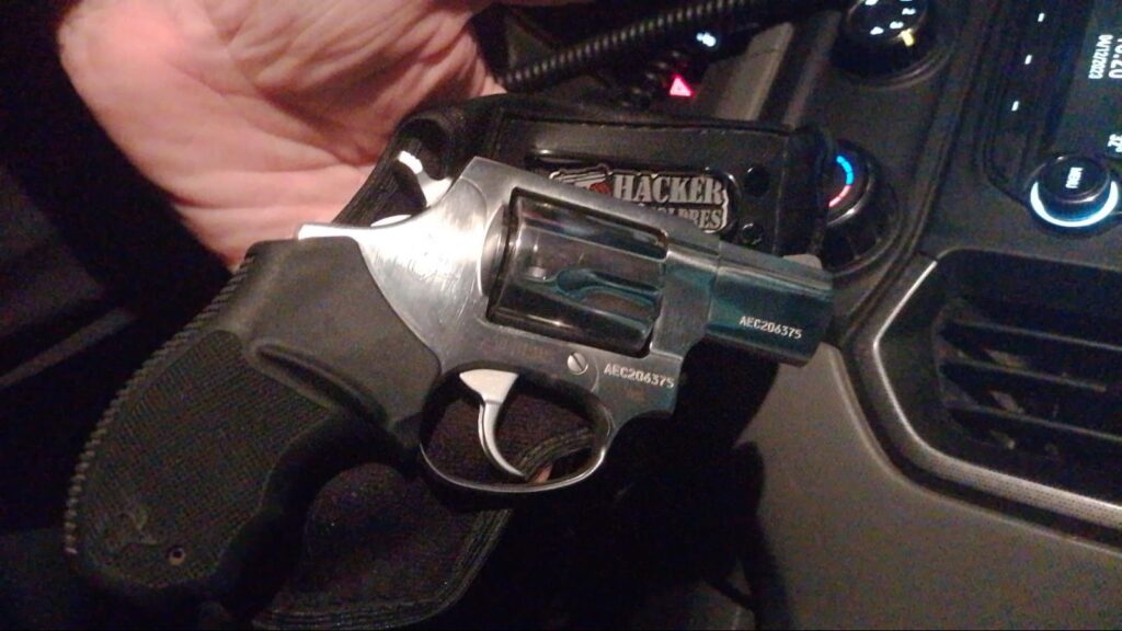 Homem é flagrado com arma de fogo em bar de Santana do Ipanema