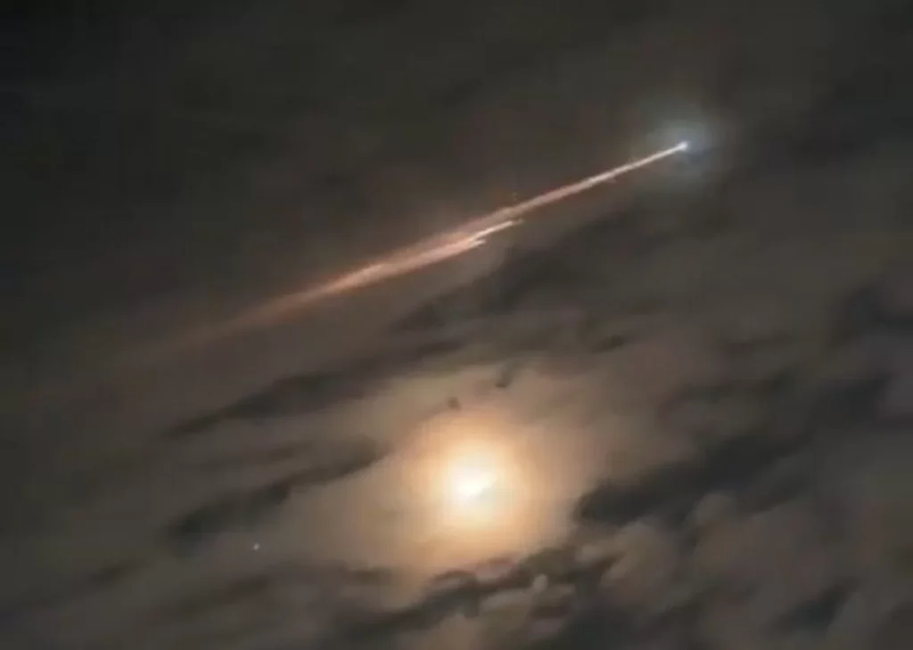 [Vídeo] Moradores de cidades alagoanas registaram bola de fogo no céu
