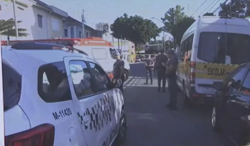 Criança é encontrada morta em van escolar na Zona Leste de SP, diz PM