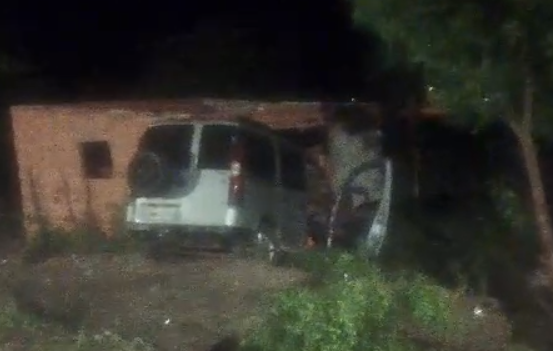 [Vídeo] Carros colidem em povoado de Estrela de Alagoas