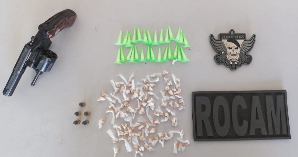Ação da PM resulta na prisão de homem flagrado com arma e drogas, em Arapiraca